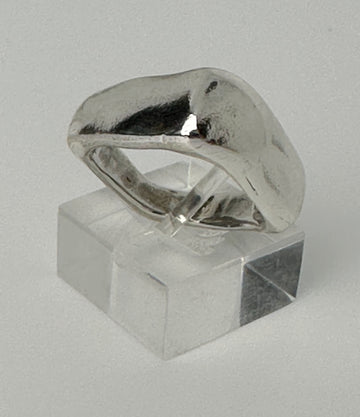 FR0047- ANILLO DE PLATA IRREGULAR CUADRADO