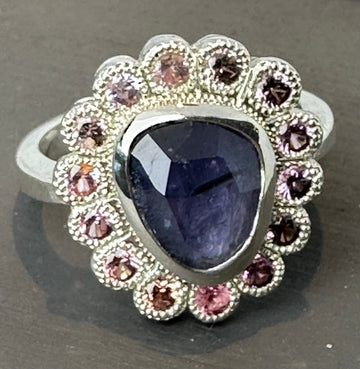 ANILLO- FR 0059- TANZANITA RODEADA DE TURMALINAS EN PLATA