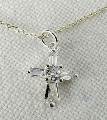 FR-4094: CRUZ DE MOISSANITAS BAGUETTE CERTIFICADAS Y PLATA.