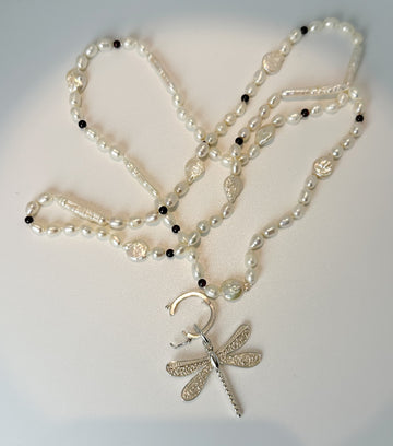 COLLAR FR 5009- COLLAR MULTIPLES PERLAS Y GRANATES COLGANTE PLATA LIBELULA