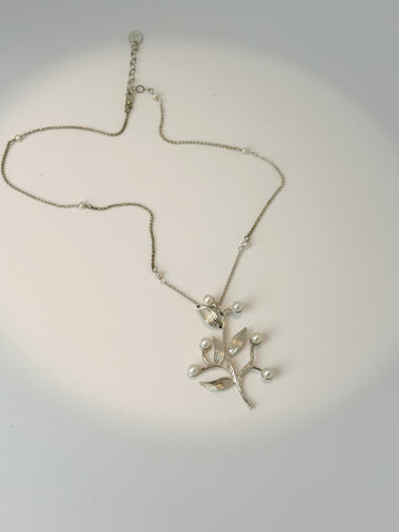 COLLAR- FR 5011- COLLAR CADENA PLATA Y PERLITAS COLGANTE RAMA PERLAS