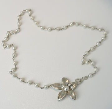 COLLAR- FR5017- COLLAR PERLITAS NATURALES PLATA- BROCHE FLOR