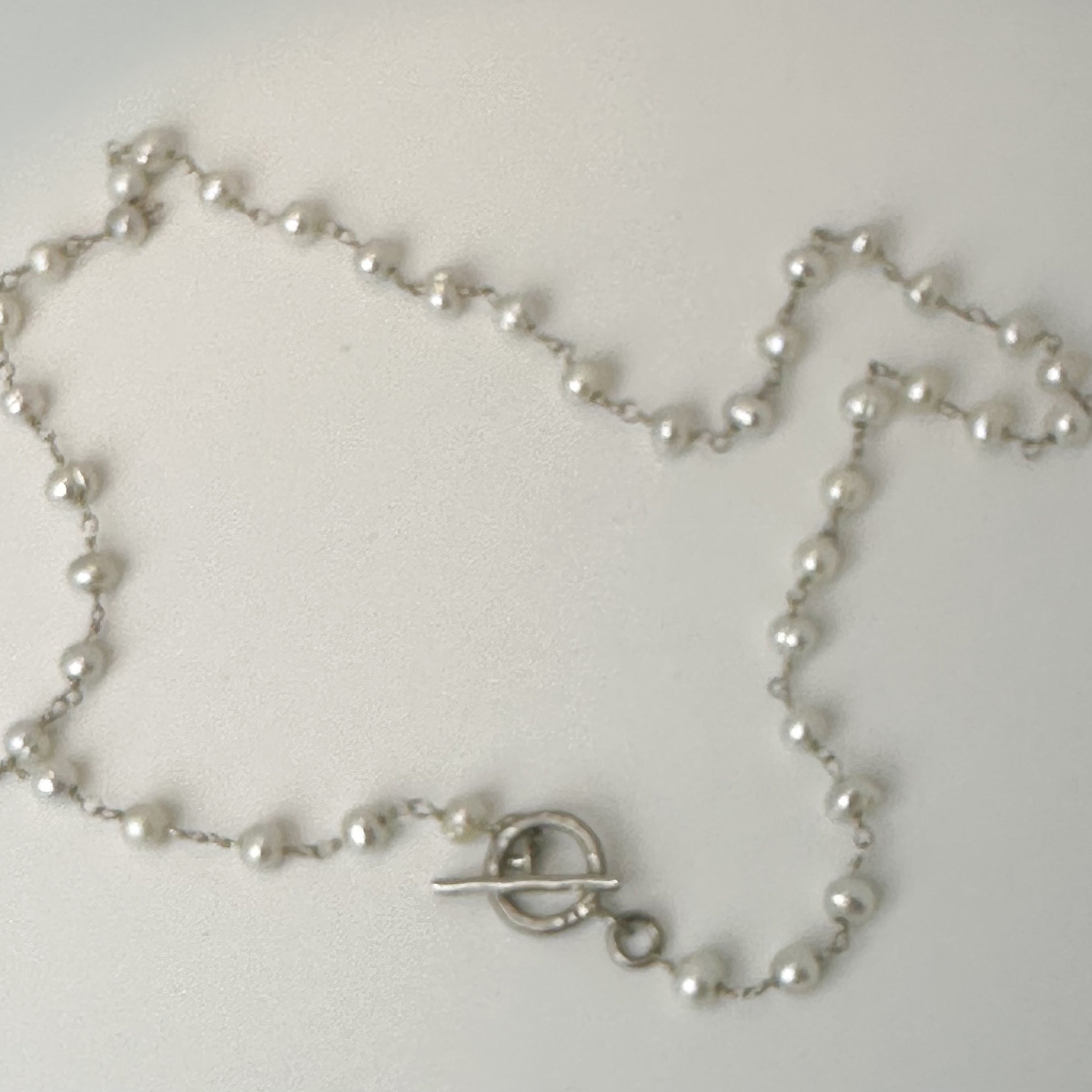 COLLAR FR 5019- COLLAR PERLITAS PLATA ENTORCHADO BROCHE T